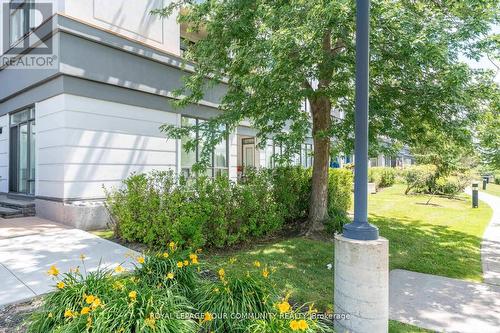 110 - 11121 Yonge Street, Richmond Hill, ON - Outdoor