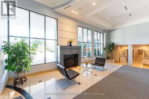 110 - 11121 Yonge Street, Richmond Hill, ON - Indoor