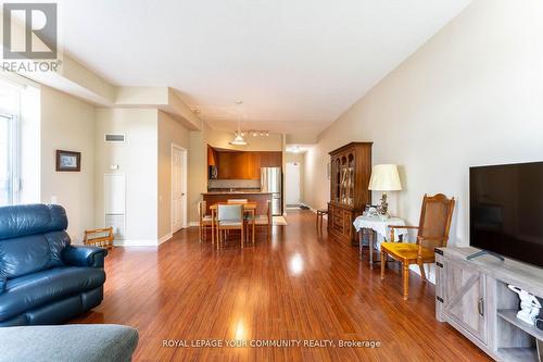 110 - 11121 Yonge Street, Richmond Hill, ON - Indoor Photo Showing Living Room
