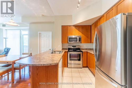 110 - 11121 Yonge Street, Richmond Hill, ON - Indoor Photo Showing Kitchen With Double Sink