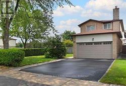 4302 SHELBY CRESCENT  Mississauga, ON L4W 3T3