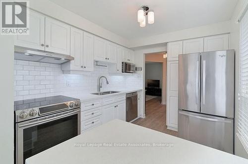 4302 Shelby Crescent, Mississauga, ON - Indoor Photo Showing Kitchen