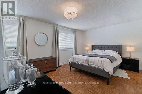 4302 Shelby Crescent, Mississauga, ON - Indoor Photo Showing Bedroom