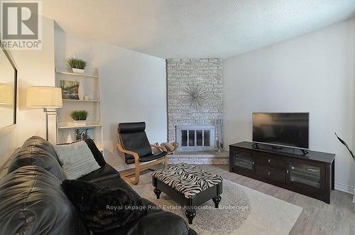4302 Shelby Crescent, Mississauga, ON - Indoor Photo Showing Living Room With Fireplace
