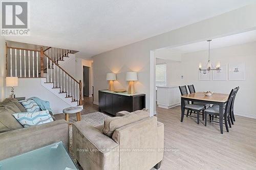 4302 Shelby Crescent, Mississauga, ON - Indoor Photo Showing Living Room