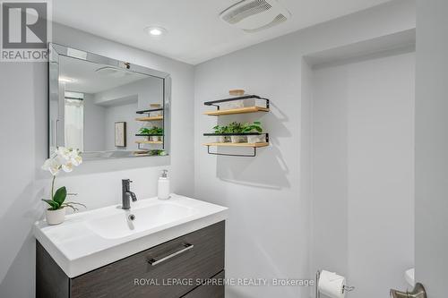 598 Ridelle Avenue, Toronto, ON - Indoor Photo Showing Bathroom