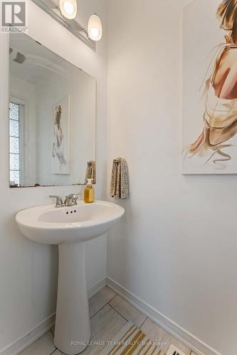 359 Melodie Street, Ottawa, ON - Indoor Photo Showing Bathroom