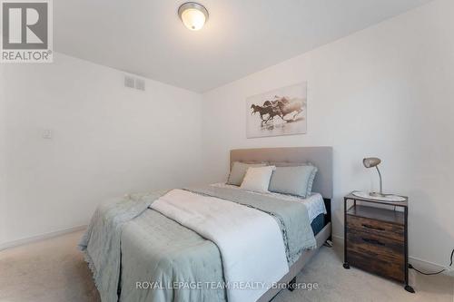 359 Melodie Street, Ottawa, ON - Indoor Photo Showing Bedroom