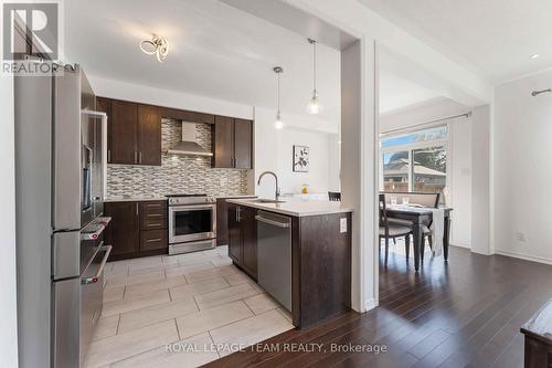 359 Melodie Street, Ottawa, ON - Indoor Photo Showing Kitchen With Upgraded Kitchen