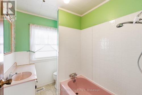 56 Queen Street, Whitby (Brooklin), ON - Indoor Photo Showing Bathroom