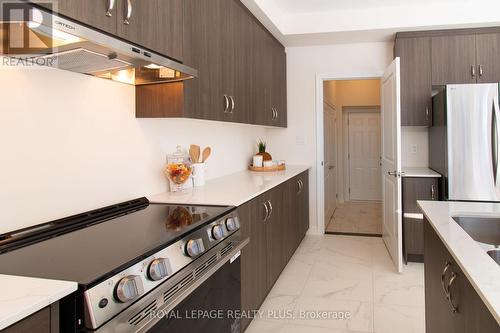 147 Dovedale Drive, Georgina, ON - Indoor Photo Showing Kitchen
