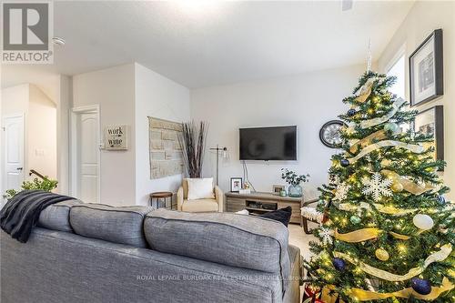 8 - 219 Dundas Street E, Hamilton, ON - Indoor Photo Showing Living Room