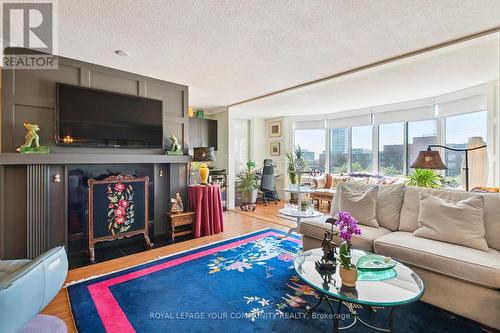 603 - 135 George Street S, Toronto, ON - Indoor Photo Showing Living Room