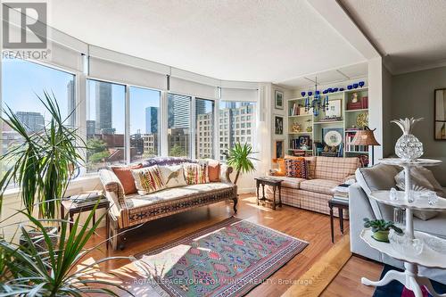 603 - 135 George Street S, Toronto, ON - Indoor Photo Showing Living Room