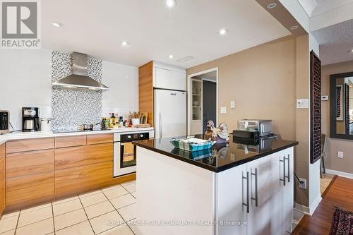 603 - 135 George Street S, Toronto, ON - Indoor Photo Showing Kitchen