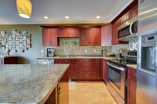 7-3031 Westsyde Road, Kamloops, BC - Indoor Photo Showing Kitchen