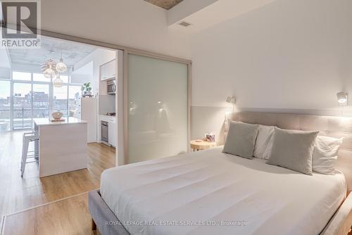 417 - 205 Manning Avenue, Toronto, ON - Indoor Photo Showing Bedroom