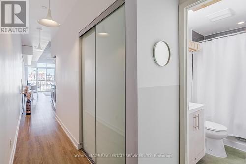 417 - 205 Manning Avenue, Toronto, ON - Indoor Photo Showing Bathroom