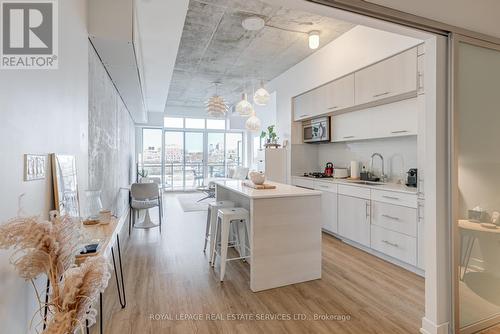 417 - 205 Manning Avenue, Toronto, ON - Indoor Photo Showing Kitchen