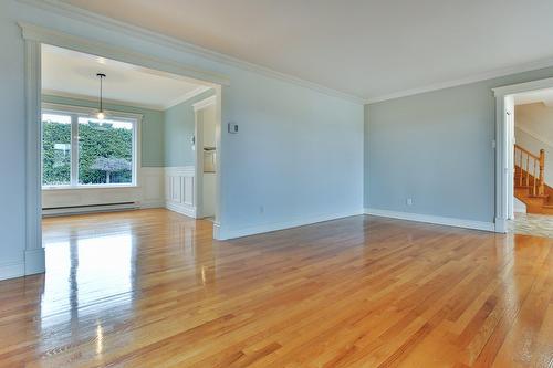 Salon - 464 15E Avenue, Saint-Jean-Sur-Richelieu, QC - Indoor Photo Showing Other Room