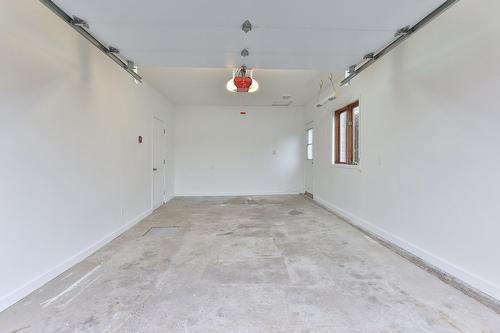 Garage - 464 15E Avenue, Saint-Jean-Sur-Richelieu, QC - Indoor Photo Showing Garage