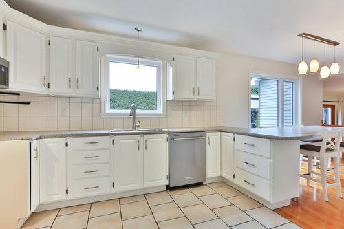 Cuisine - 464 15E Avenue, Saint-Jean-Sur-Richelieu, QC - Indoor Photo Showing Kitchen With Double Sink With Upgraded Kitchen