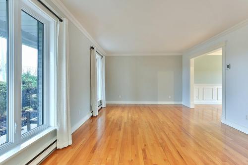 Salon - 464 15E Avenue, Saint-Jean-Sur-Richelieu, QC - Indoor Photo Showing Other Room