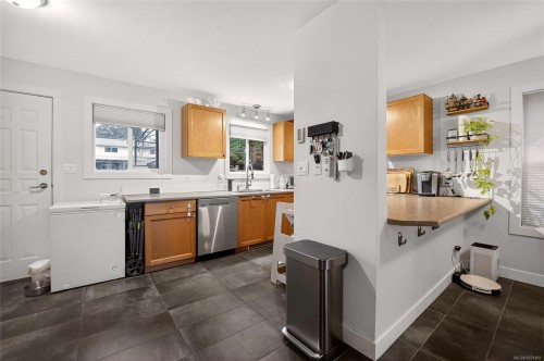 2674 Camcrest Dr, Nanaimo, BC 