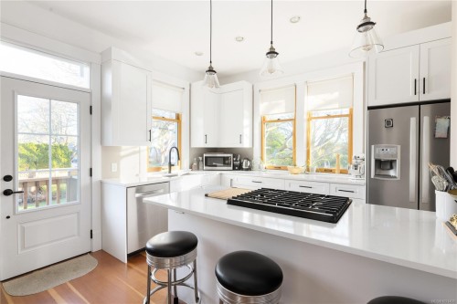 2194 Central Ave, Oak Bay, BC 