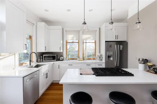 2194 Central Ave, Oak Bay, BC 