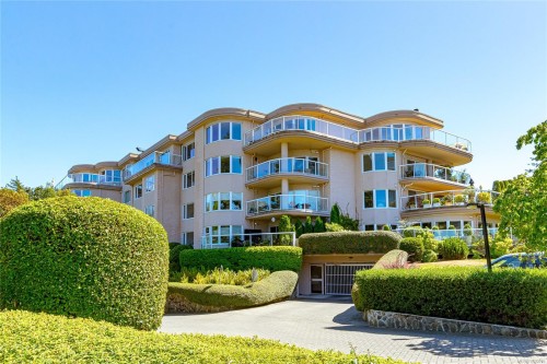 3304-2829 Arbutus Rd, Saanich, BC - Outdoor With Facade