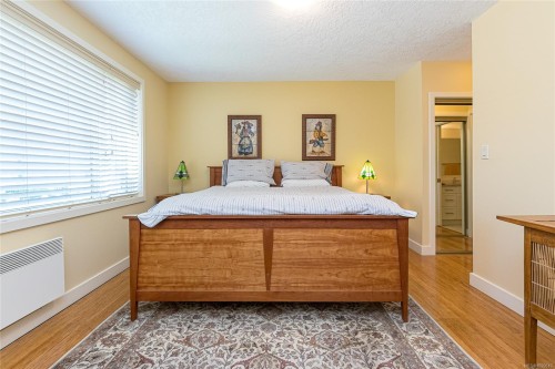 3304-2829 Arbutus Rd, Saanich, BC - Indoor Photo Showing Bedroom