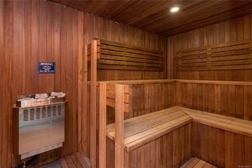 3304-2829 Arbutus Rd, Saanich, BC - Indoor Photo Showing Other Room