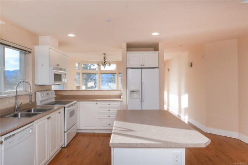412-2275 Comox Ave, Comox, BC - Indoor Photo Showing Kitchen With Double Sink