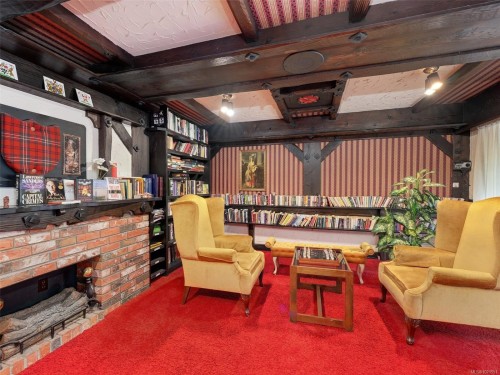 302-1005 Mckenzie Ave, Saanich, BC - Indoor