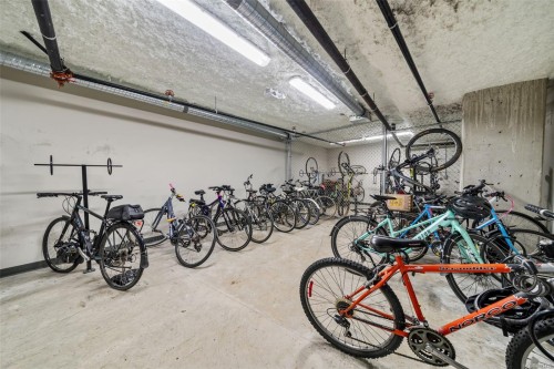 404-767 Tyee Rd, Victoria, BC - Indoor Photo Showing Garage