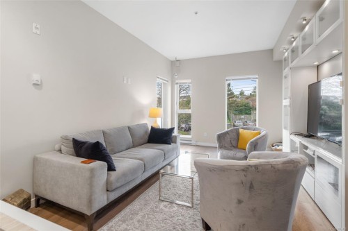404-767 Tyee Rd, Victoria, BC - Indoor Photo Showing Living Room