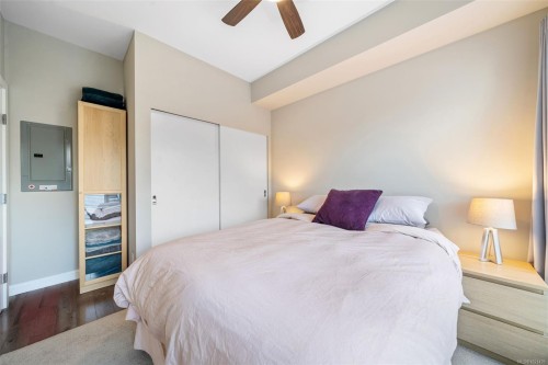 404-767 Tyee Rd, Victoria, BC - Indoor Photo Showing Bedroom