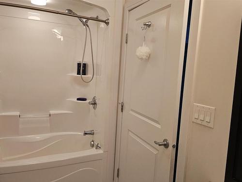 309 300 Vista Lane, Thunder Bay, ON - Indoor Photo Showing Bathroom