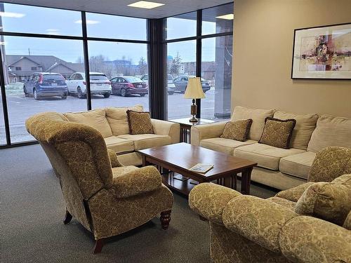 309 300 Vista Lane, Thunder Bay, ON - Indoor Photo Showing Living Room