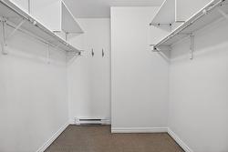 Walk-in closet - 