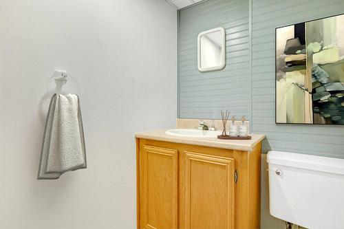 Powder room - 728 Rue Beaugrand, Laval (Saint-Vincent-De-Paul), QC - Indoor Photo Showing Bathroom