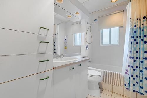 Bathroom - 728 Rue Beaugrand, Laval (Saint-Vincent-De-Paul), QC - Indoor Photo Showing Bathroom