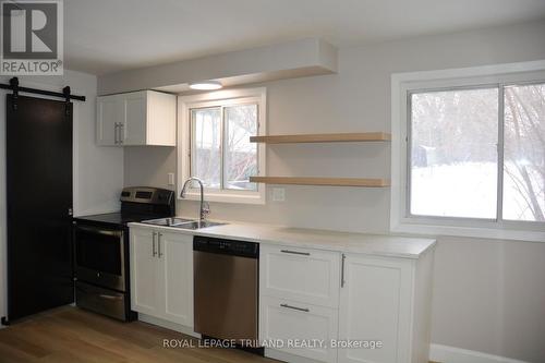 99 Cecilia Avenue, London East (East C), ON - Indoor Photo Showing Kitchen With Double Sink