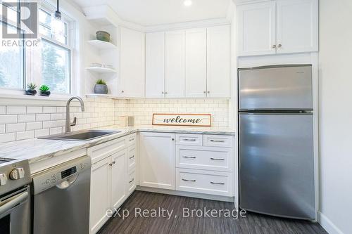1144 4Th Avenue W, Owen Sound, ON - Indoor Photo Showing Kitchen With Upgraded Kitchen
