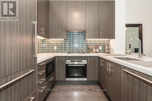 719 - 39 Queens Quay, Toronto, ON - Indoor Photo Showing Kitchen With Upgraded Kitchen