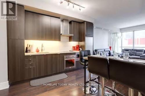 2106 - 300 Front Street W, Toronto, ON - Indoor Photo Showing Kitchen