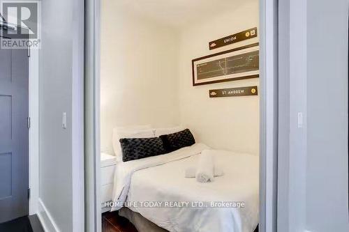 2106 - 300 Front Street W, Toronto, ON - Indoor