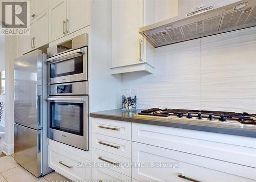 37 Carrville Woods Circle, Vaughan, ON - Indoor Photo Showing Kitchen With Upgraded Kitchen