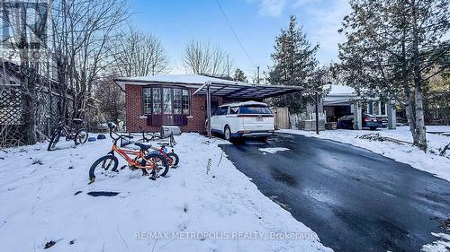 Bsmt - 14 Furlong Court, Toronto, ON - Outdoor